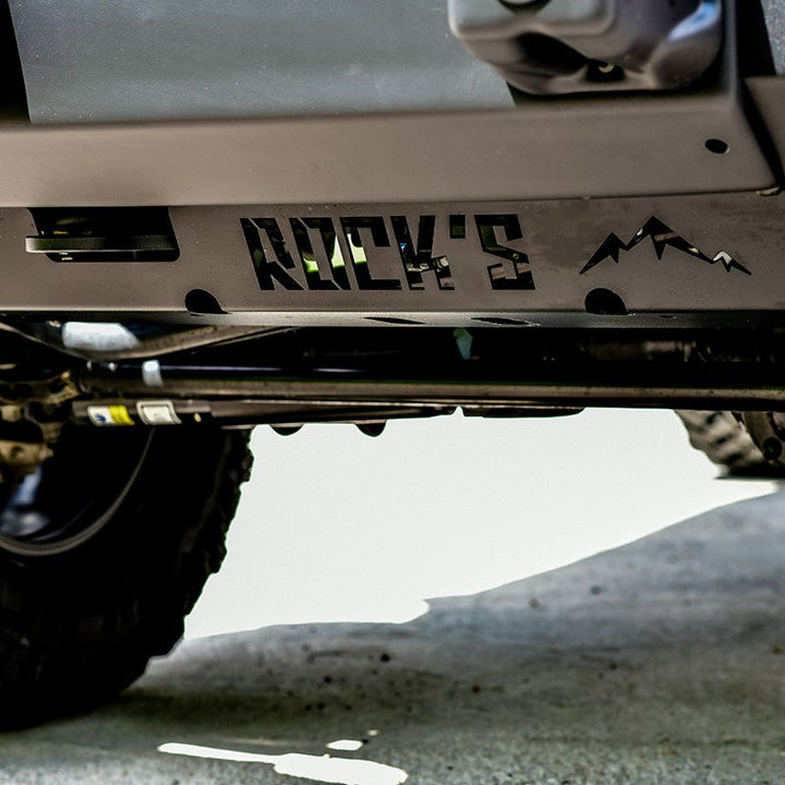 Piastra Paratiranteria in Alluminio per Paraurti Anteriore "STEALTH" (Prova Pedone) - Prodotti e accessori per la tua Jeep® - Rock's 4x4